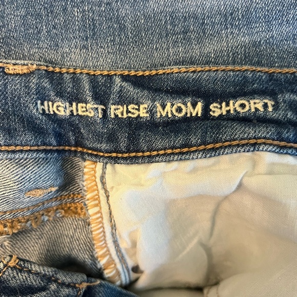 American Eagle High Rise Mom Short - Picture 3 of 4